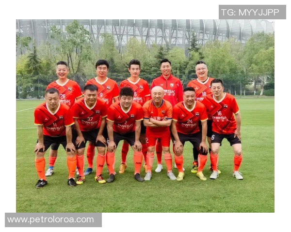 足球明星签约瞬间全景展示珍贵照片合集与背后故事揭秘 足球明星签约瞬间全景展示珍贵照片合集与背后故事揭秘