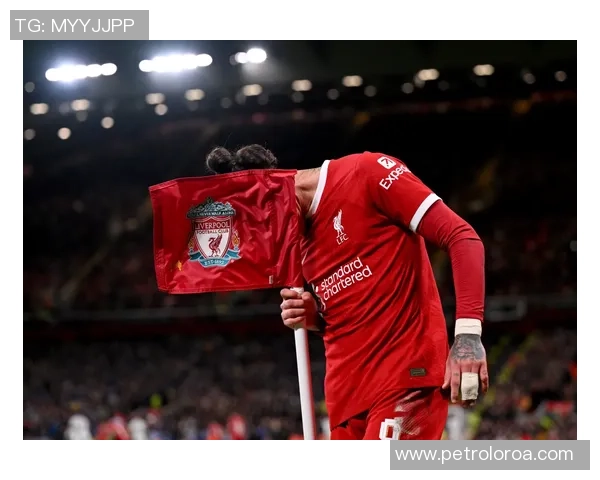 莱万在比赛中大放异彩单场打入五球引发球迷热议