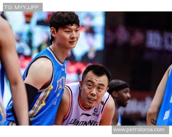 重庆篮球队强势领跑总决赛积分榜以65分稳居第一