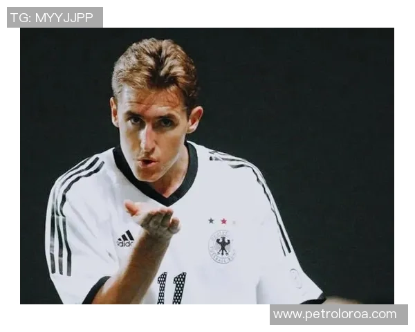 美国12号足球明星的传奇之路与未来发展展望 美国12号足球明星的传奇之路与未来发展展望